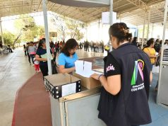 Entregan más de 8 mil becas a irapuatenses