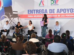 Entregan apoyos para mejorar la movilidad de las personas