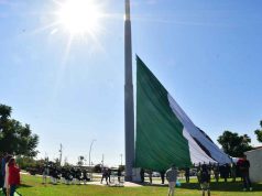 Promueven los valores cívicos con izamiento de bandera