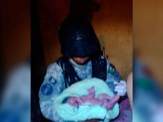 Apoyan elementos de policía a dos mujeres en labor de parto