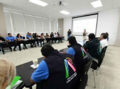 Firman acta de instalación de comités insignia Planet Youth