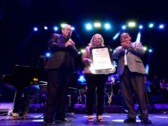 Celebran 52 años de trayectoria de Juan Robles
