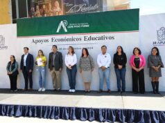 ENTREGAN APOYOS ECONÓMICOS A ESTUDIANTES