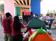 LLEVAN TEATRO DE TÍTERES BOCÓN A MIGRANTES