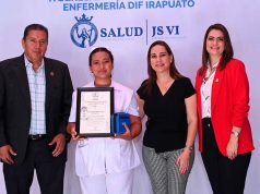 Reconocen a egresadas de escuela de enfermería DIF