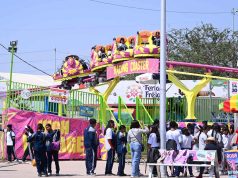 Estudiantes disfrutan de la feria de las fresas 2025