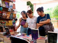 Disfrutan Irapuatenses de la feria del libro