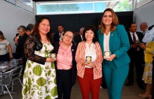 RECONOCE GOBIERNO DE IRAPUATO 75 AÑOS DE TRAYECTORIA DE LA ESCUELA PREPARATORIA OFICIAL