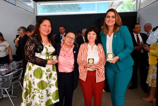 RECONOCE GOBIERNO DE IRAPUATO 75 AÑOS DE TRAYECTORIA DE LA ESCUELA PREPARATORIA OFICIAL
