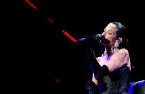 NATALIA JIMÉNEZ CONQUISTA A LAS MAMÁS DE IRAPUATO CON EMOTIVO CONCIERTO